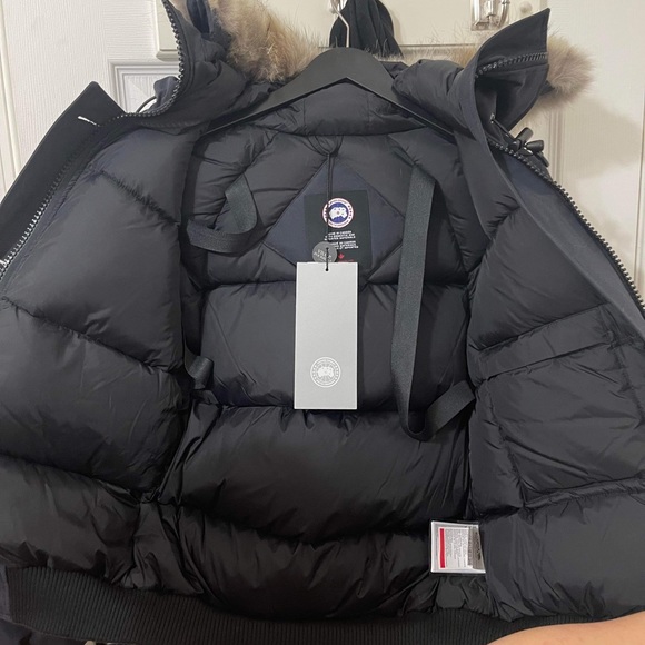 ❌❌SOLD❌❌Canada Goose Jacket - Picture 2 of 8